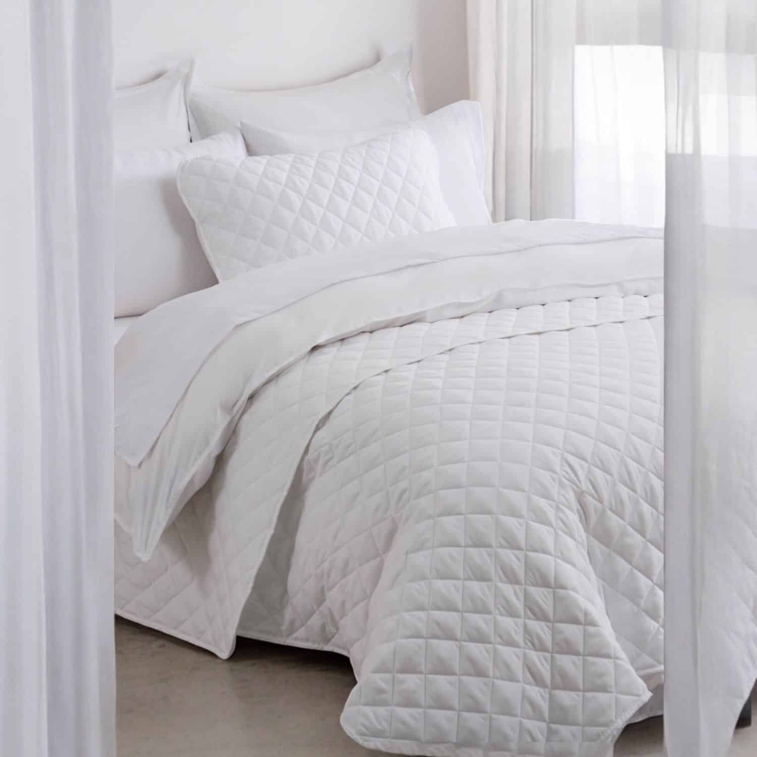 Ocean Fine Bedding Quilted Set in White Coral
