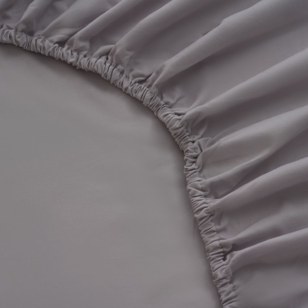 Sheet Set </br> <b> ROCK GREY </b> 3 Close-up of the elasticized edge and stitching on the Rock Grey Fitted Sheet